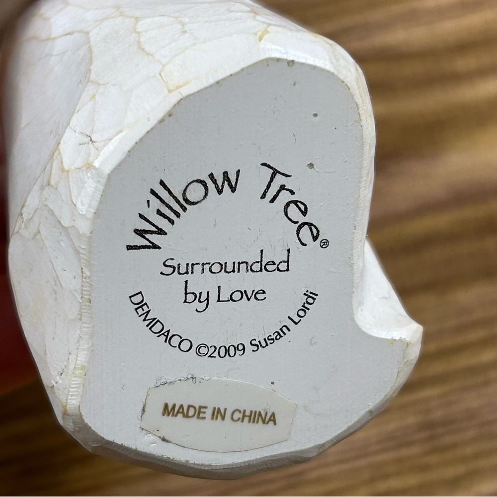 Willow Tree Surrounded By Love Figurine 5.5” Demdaco Susan Lordi 2009 - Picture 5 of 6